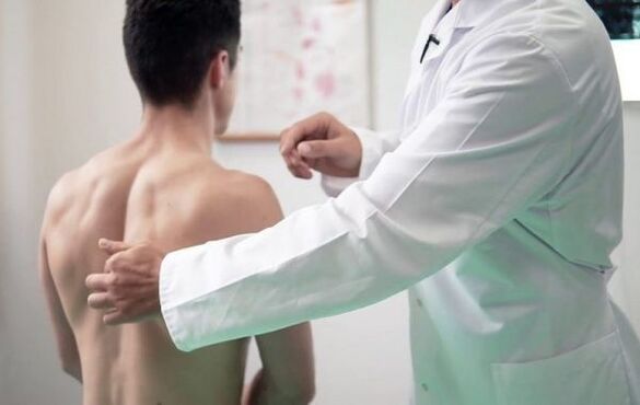 Diagnose von Schmerzen zwischen den Schulterblättern